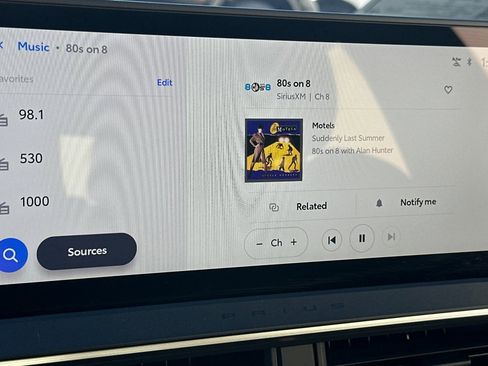 Used 2025 Toyota Prius Plug-In Hybrid image 24