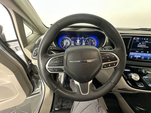 Certified 2024 Chrysler Pacifica Touring-L FWD image 21