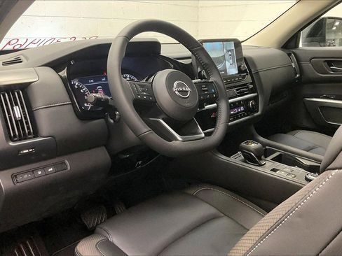 Certified 2025 Nissan Pathfinder SL image 13