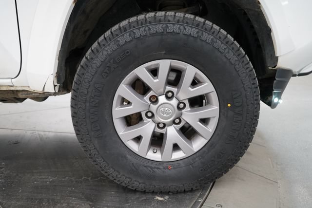 Used 2019 Toyota Tacoma SR5 AWD/4WD image 40