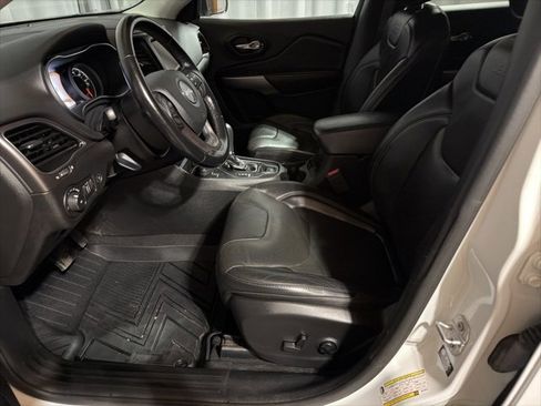 Used 2021 Jeep Cherokee Latitude Lux w/ Comfort/Convenience Group image 13