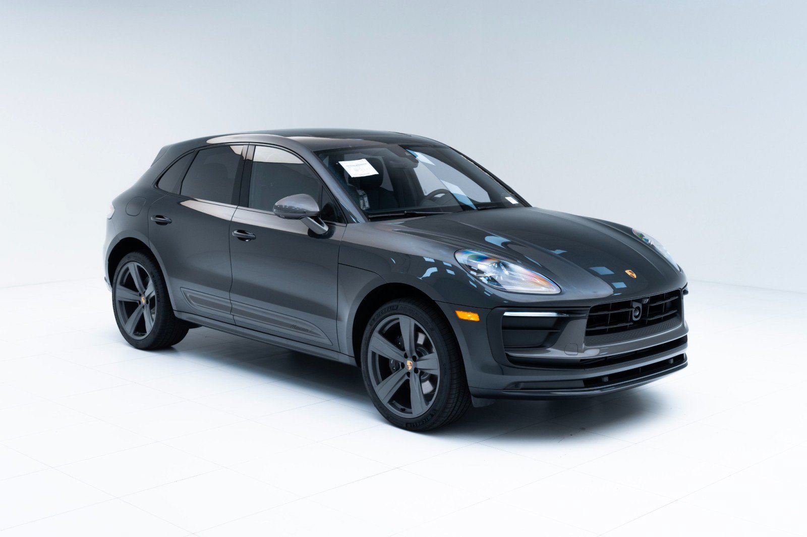 Certified 2025 Porsche Macan Turbo AWD/4WD image 7