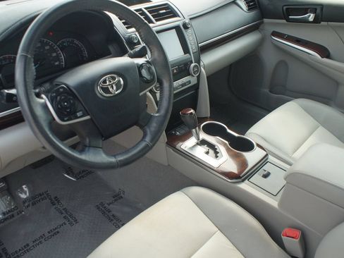 Used 2012 Toyota Camry XLE FWD image 11