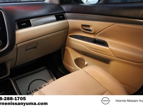 Used 2019 Mitsubishi Outlander FWD image 12