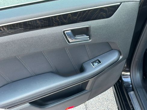 Used 2010 Mercedes-Benz E 550 Sedan w/ Premium 2 Pkg image 15