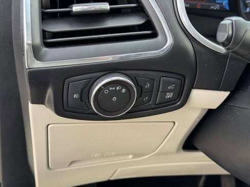 Used 2019 Ford Edge Titanium image 23