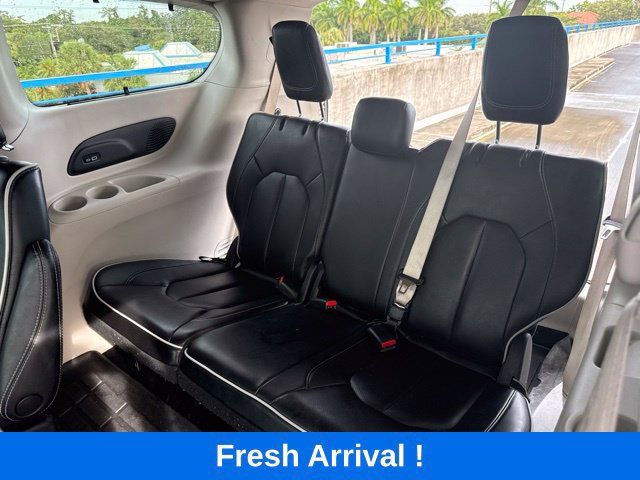 Used 2023 Chrysler Pacifica Limited FWD image 4