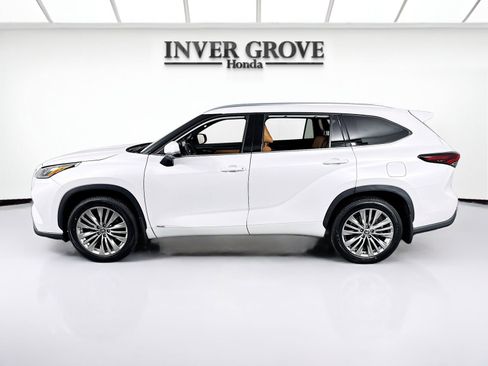 Used 2024 Toyota Highlander Platinum image 8