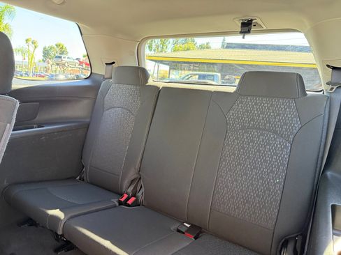 Used 2016 GMC Acadia SLE image 17