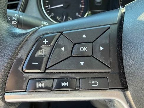 Used 2017 Nissan Rogue S AWD/4WD image 12