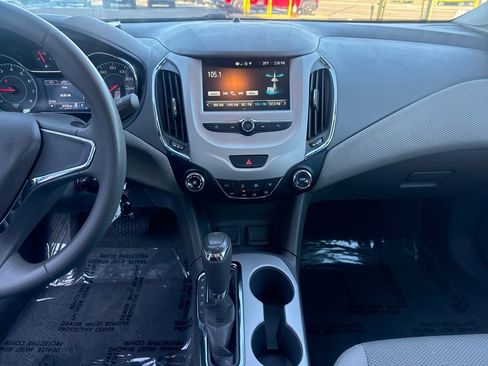 Used 2018 Chevrolet Cruze LS image 17
