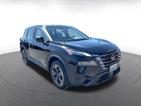 Used 2025 Nissan Rogue SV image 1