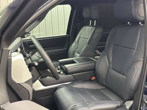 Used 2025 Toyota Tundra Platinum AWD/4WD image 33