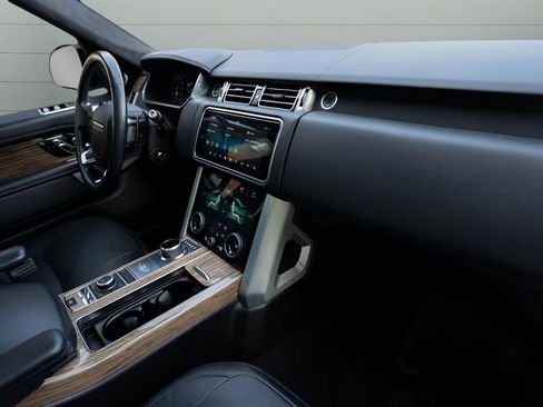 Used 2020 Land Rover Range Rover HSE image 32