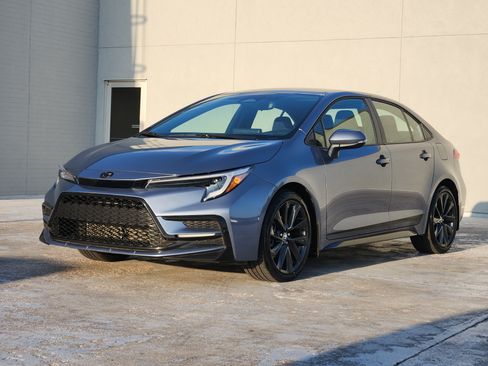 Used 2025 Toyota Corolla SE FWD image 4
