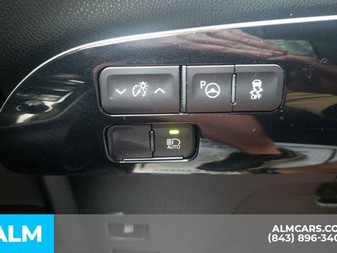Used 2022 Toyota Prius LE FWD image 36