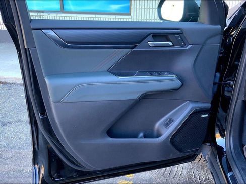 Used 2024 GMC Acadia AT4 image 25