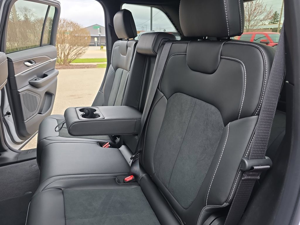 New 2026 Jeep Grand Cherokee Altitude AWD/4WD image 14