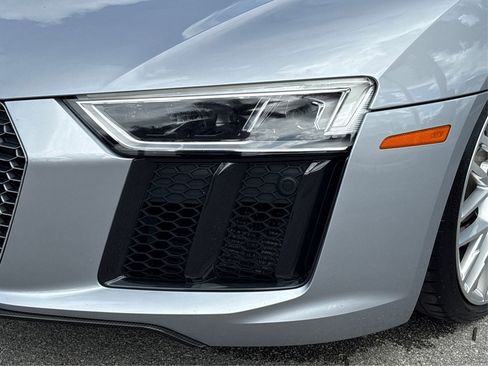 Used 2017 Audi R8 V10 w/ Carbon Exterior Package image 13