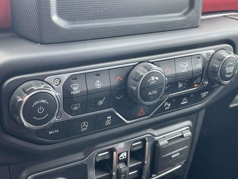 Used 2021 Jeep Gladiator Rubicon w/ Cold Weather Group AWD/4WD image 17