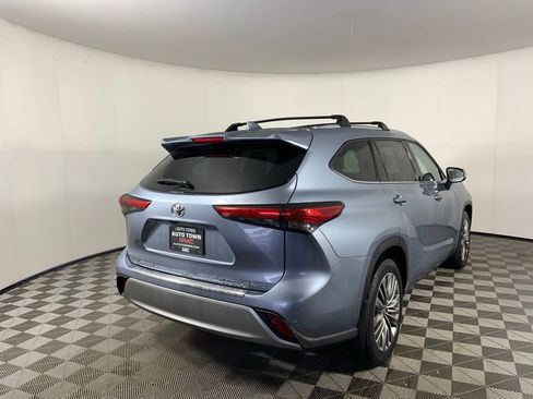 Used 2020 Toyota Highlander Platinum AWD/4WD image 3