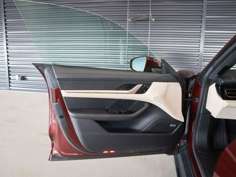 Used 2022 Porsche Taycan image 24