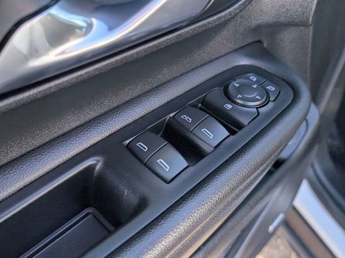 Used 2022 GMC Terrain SLT w/ Infotainment Package II image 16