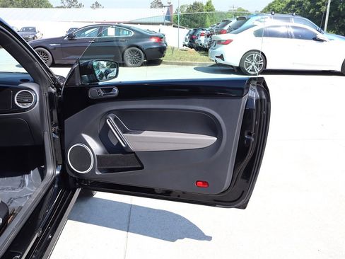 Used 2013 Volkswagen Beetle TDI image 27