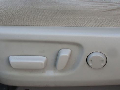 Used 2014 Toyota Sienna LE FWD image 13