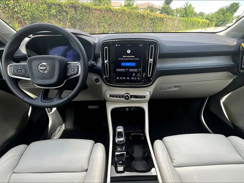 New 2026 Volvo XC40 B4 Plus w/ Protection Package Premier FWD image 7