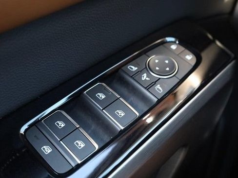 Certified 2025 Nissan Pathfinder Platinum FWD image 22