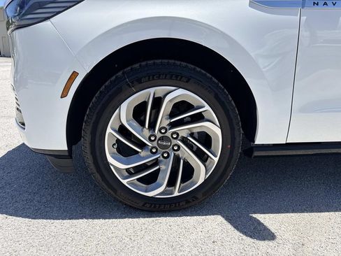 New 2026 Lincoln Navigator Reserve AWD/4WD image 10