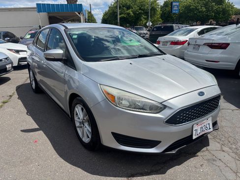 Used 2015 Ford Focus SE FWD image 3