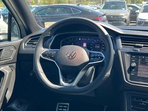 Used 2022 Volkswagen Tiguan SEL R-Line AWD/4WD image 12