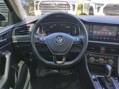 Used 2019 Volkswagen Jetta SEL w/ Cold Weather Package FWD image 15
