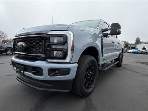 New 2026 Ford F250 Lariat w/ Black Appearance Package image 9