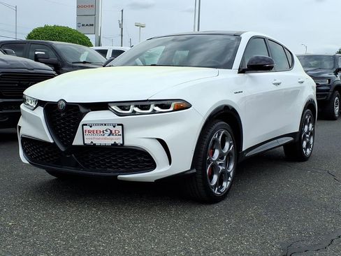 Used 2024 Alfa Romeo Tonale Veloce w/ Active Assist Package AWD/4WD image 3