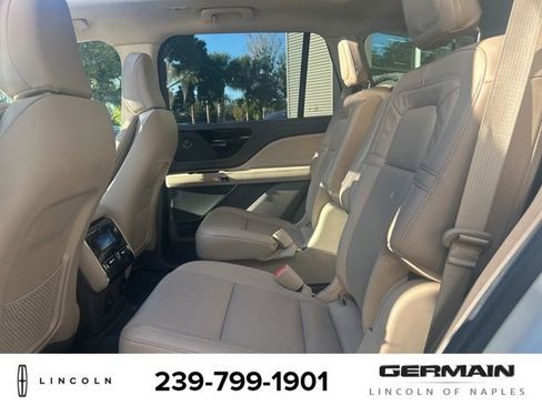 Used 2023 Lincoln Aviator Reserve w/ Equipment Group 201A image 16