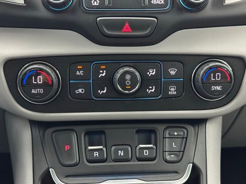 Used 2020 GMC Terrain SLE w/ Driver Convenience Package FWD image 24