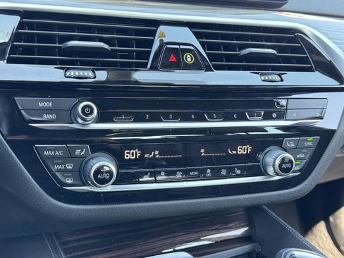 Used 2022 BMW M550i xDrive image 10