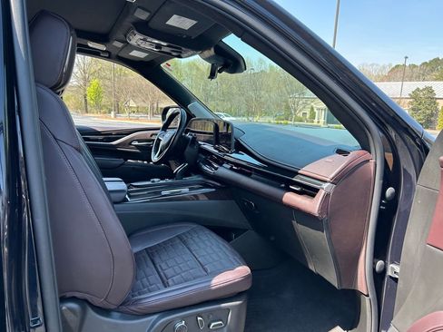 Used 2023 Cadillac Escalade ESV Sport Platinum w/ LPO, ONYX Package AWD/4WD image 44