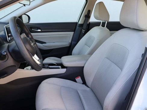 Used 2024 Nissan Altima 2.5 SV image 9