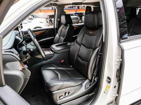 Used 2020 Cadillac Escalade Base image 29