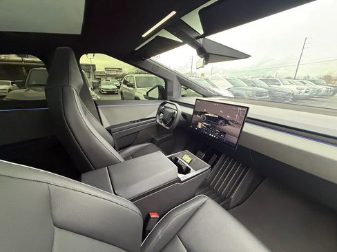 Used 2025 Tesla Cybertruck AWD Crew Cab image 26