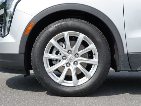 Used 2022 Cadillac XT4 Luxury w/ Cold Weather Package FWD image 12