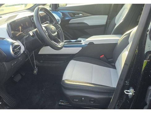 Used 2025 Chevrolet Equinox EV LT FWD image 5