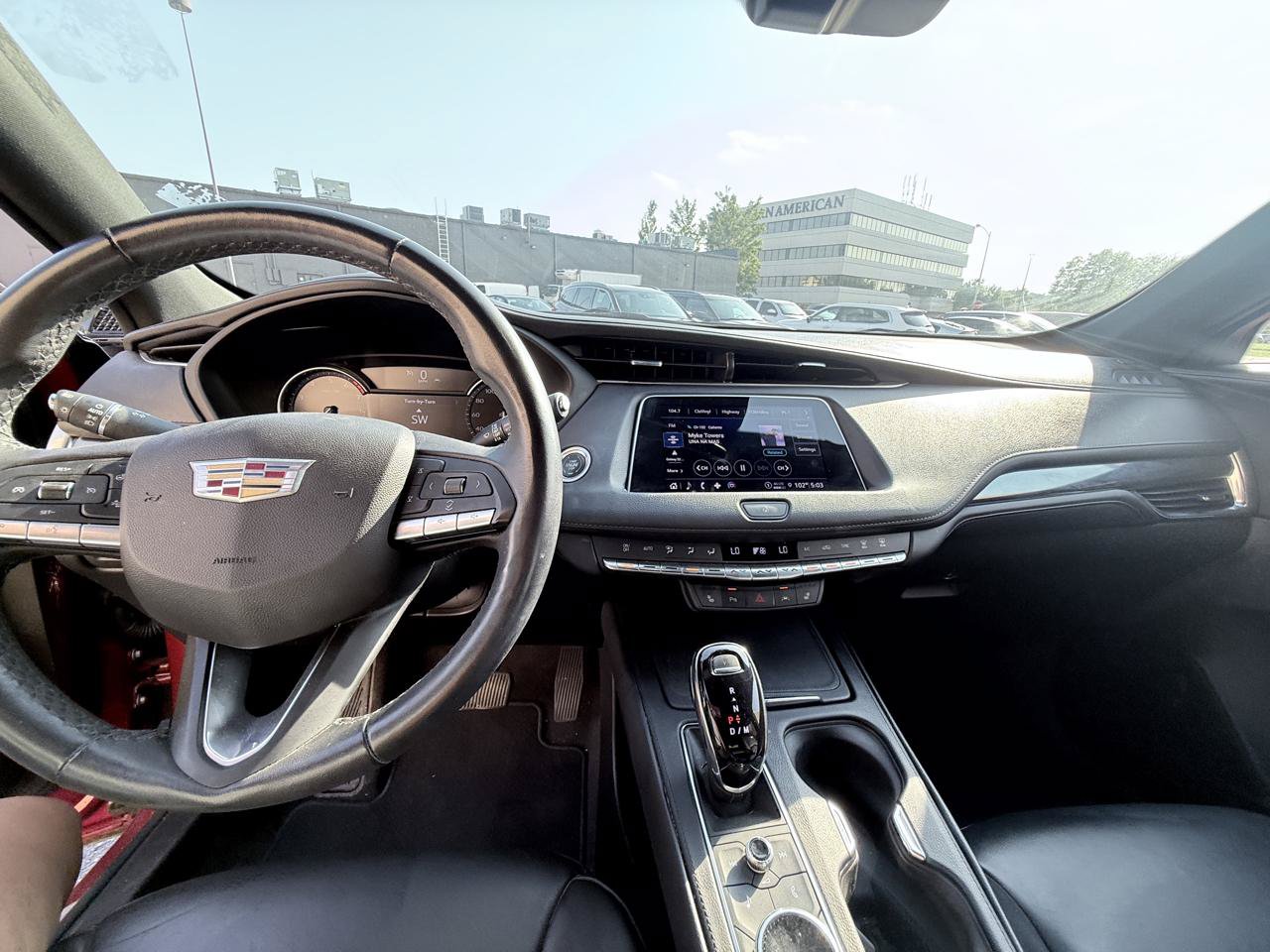 Used 2023 Cadillac XT4 Luxury w/ Cold Weather Package AWD/4WD image 17