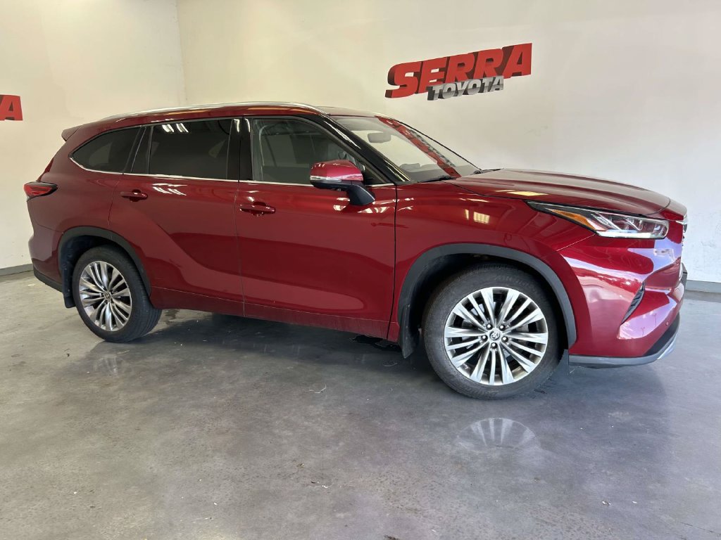 Used 2021 Toyota Highlander Platinum AWD/4WD image 2