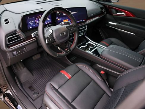 Used 2025 Chevrolet Traverse RS FWD image 10