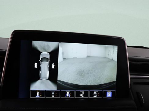 Used 2023 Chevrolet Suburban Z71 w/ Luxury Package AWD/4WD image 13